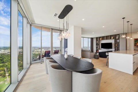 Photo of 1711 Allen Parkway #2601, Houston, TX 77019 (MLS # 23593782)