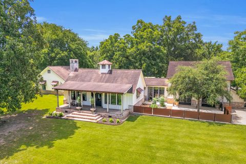 Photo of 198 Fm 1374, Huntsville, TX 77340 (MLS # 72759468)