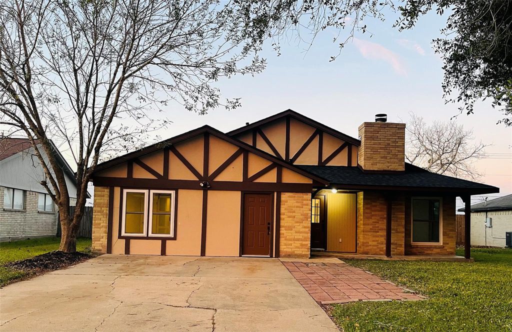 Photo of 1225 Clover Drive, Angleton, TX 77515 (MLS # 76424723)