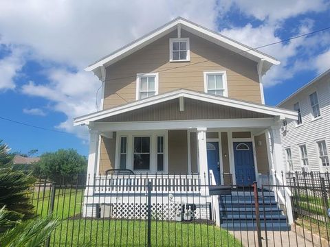 Photo of 2223 35th Street #UP, Galveston, TX 77550 (MLS # 34206447)