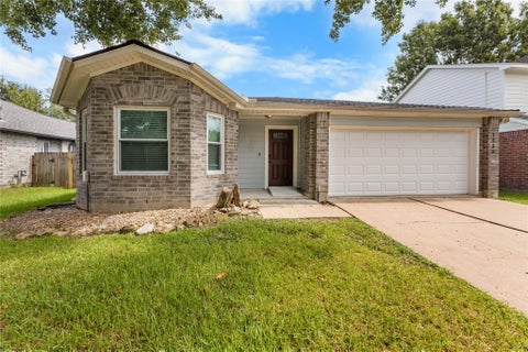 Photo of 1735 Oak Ridge Drive, Kemah, TX 77565 (MLS # 9725847)