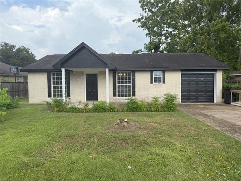 Photo of 12727 Zavalla Street, Houston, TX 77085 (MLS # 96870829)