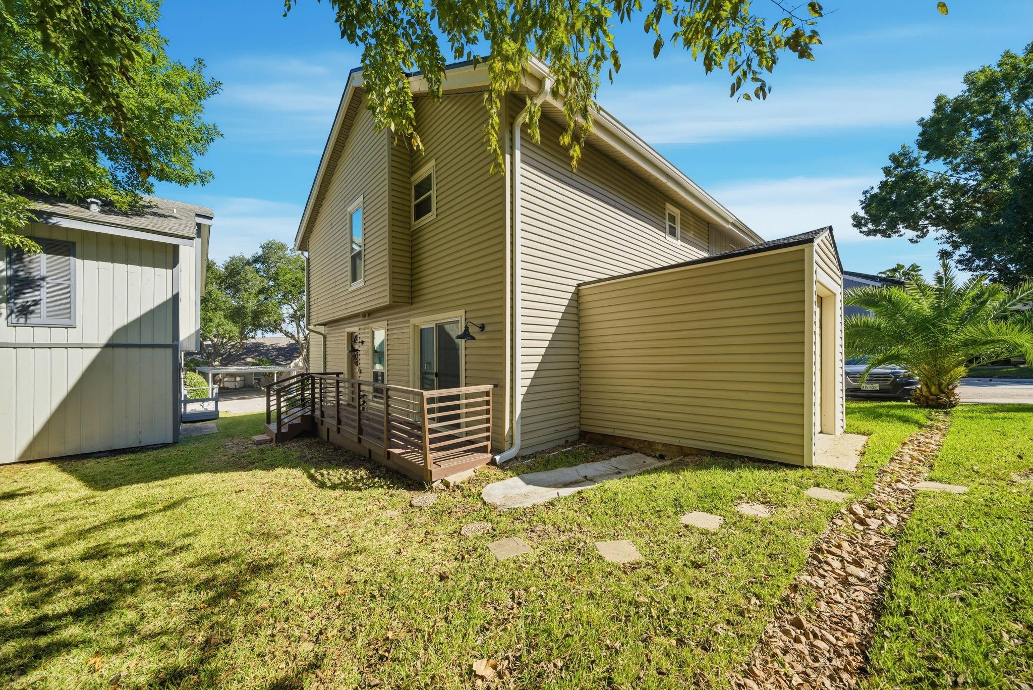 24 Lakeview Village