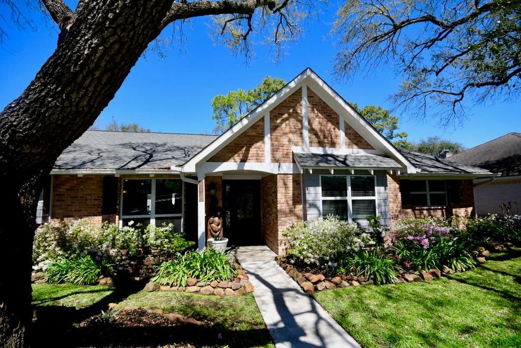 Photo of 6230 Queensloch Drive, Houston, TX 77096 (MLS # 31813122)