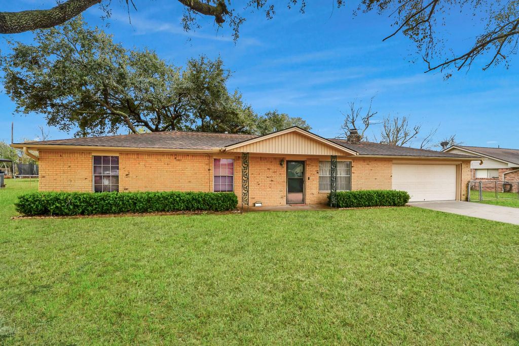 Photo of 1722 Maryon Street, Baytown, TX 77523 (MLS # 31672478)