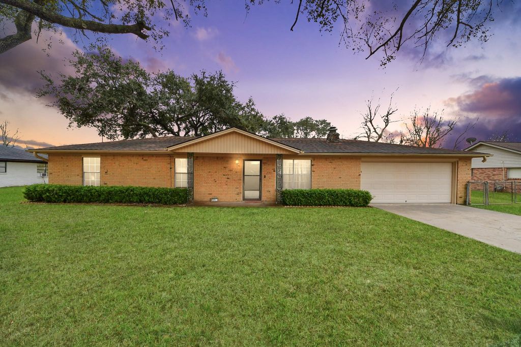 Photo of 1722 Maryon Street, Baytown, TX 77523 (MLS # 31672478)