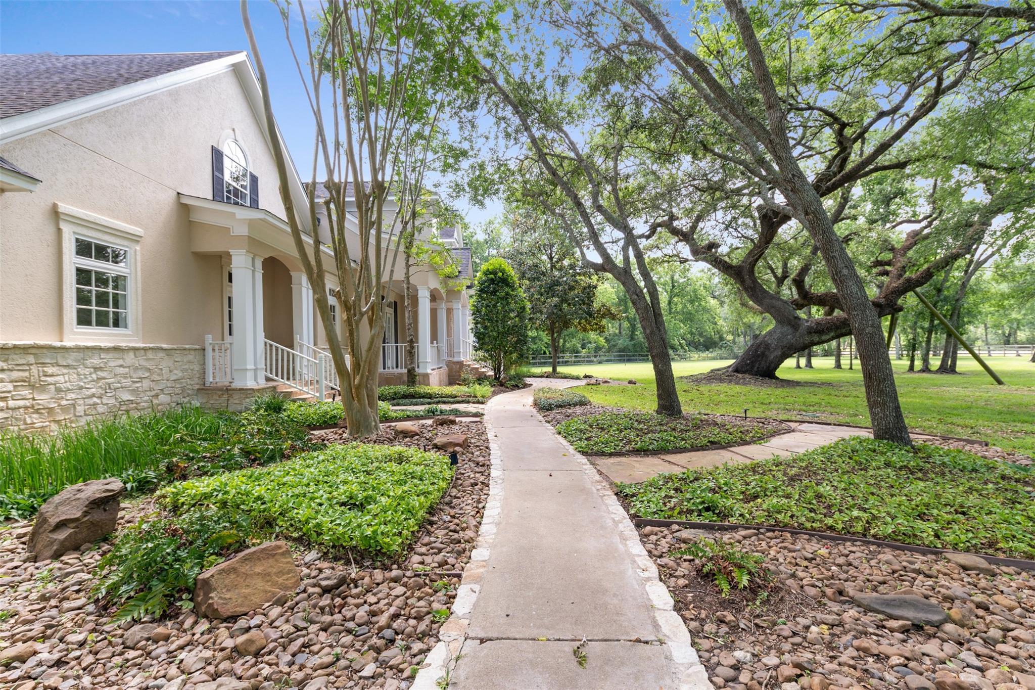 2042 Darby Lane