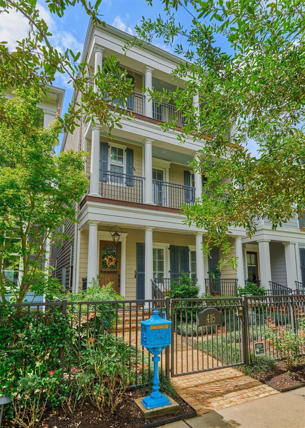 Photo of 416 W 18th Street, Houston, TX 77008 (MLS # 21611721)