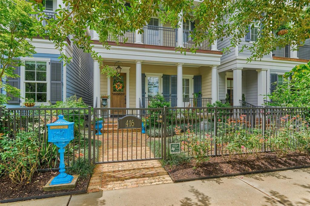Photo of 416 W 18th Street, Houston, TX 77008 (MLS # 21611721)