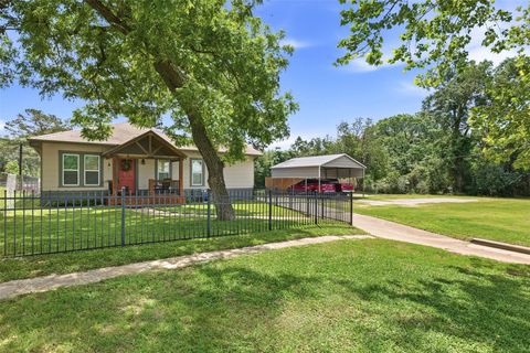 Photo of 1726 13th Street, Hempstead, TX 77445 (MLS # 79102908)