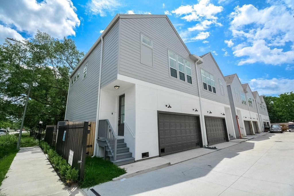 Photo of 6017 Cypress Street, Houston, TX 77074 (MLS # 19335158)