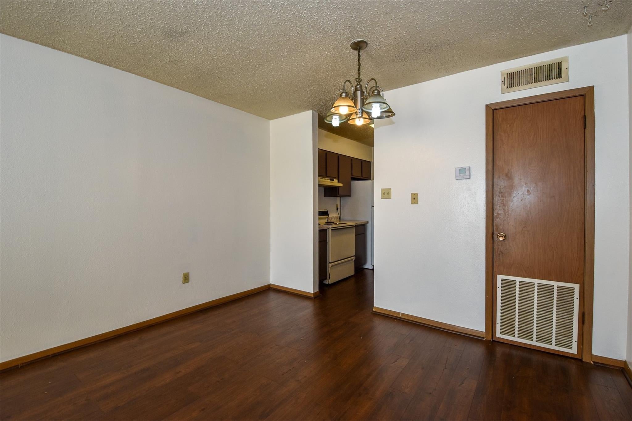 5252 Twin City Highway 464