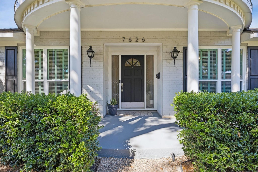 Photo of 7626 Meadowvale Drive, Houston, TX 77063 (MLS # 93774832)