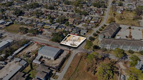 Photo of 61 Berry Road, Houston, TX 77022 (MLS # 80662773)