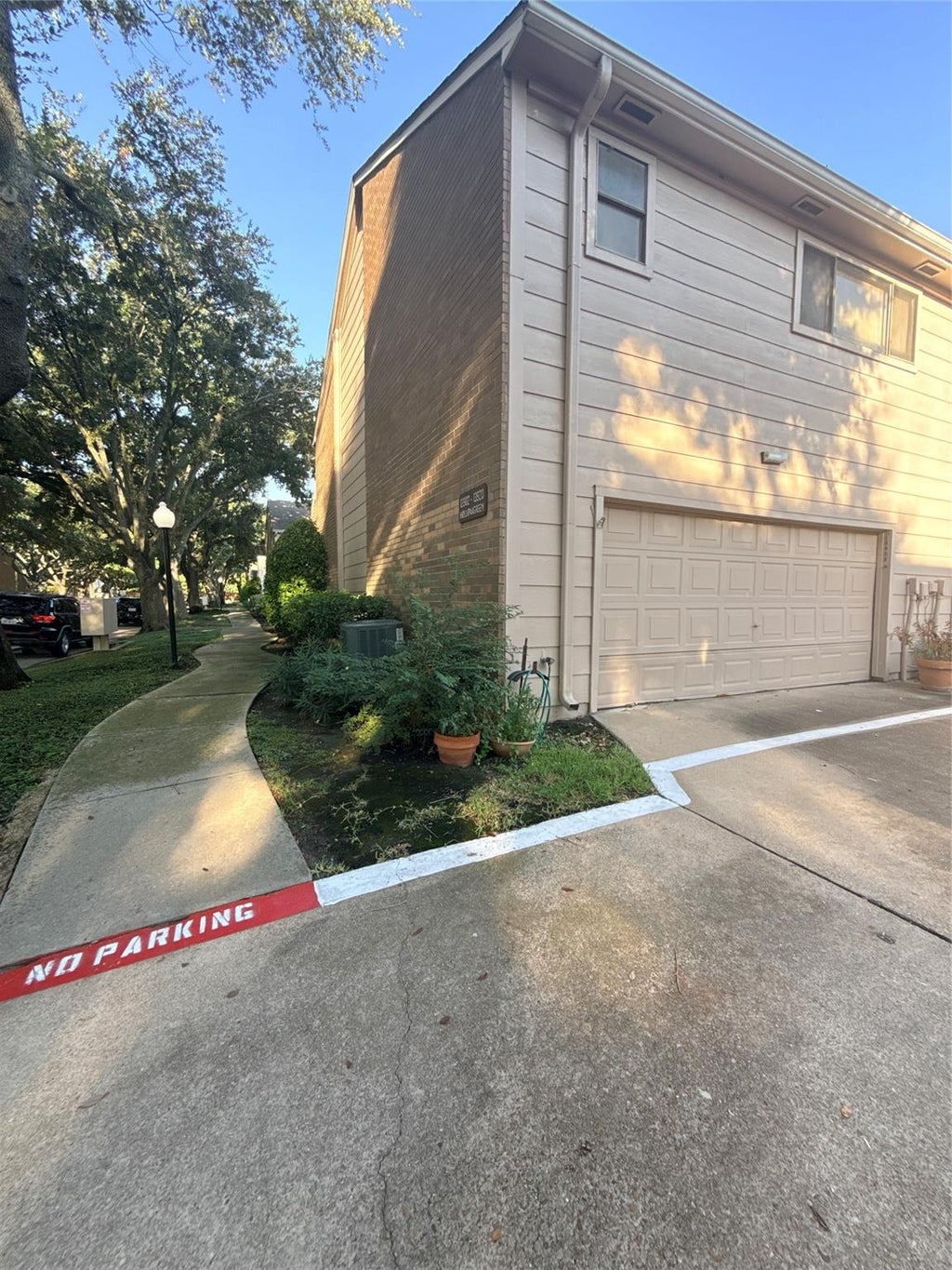Photo of 13902 Hollowgreen Drive #27, Houston, TX 77082 (MLS # 62836822)
