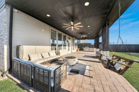 Photo of 118 Schaffer Street, Baytown, TX 77523 (MLS # 28931424)