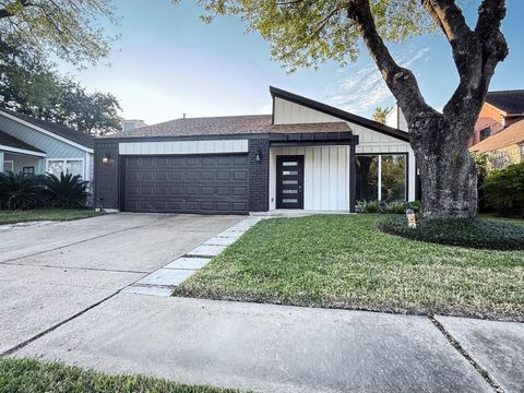 Photo of 3819 Bear Creek Meadows Lane, Houston, TX 77043 (MLS # 342626)