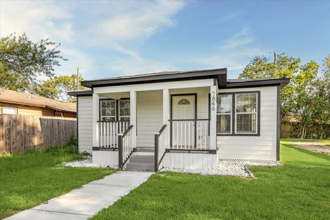 Photo of 7846 Howton Street, Houston, TX 77028 (MLS # 28621807)