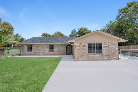 Photo of 17435 Wells Drive #CR115, Pearland, TX 77584 (MLS # 46301177)