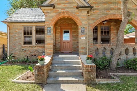 Photo of 2215 Avenue O 1/2, Galveston, TX 77550 (MLS # 59788581)