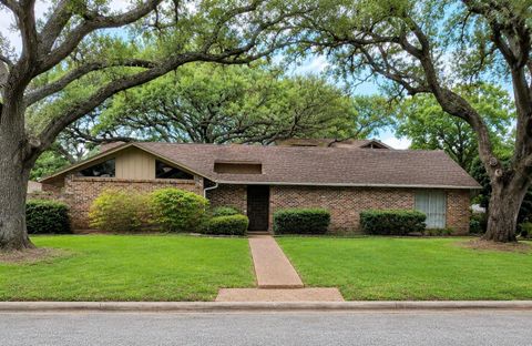 Photo of 2721 Oak Drive, Bay City, TX 77414 (MLS # 10744313)