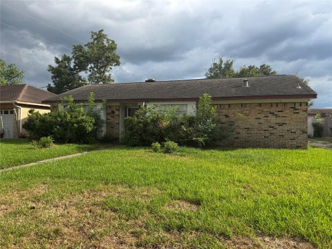 Photo of 11403 Sharpview Drive, Houston, TX 77072 (MLS # 33057835)