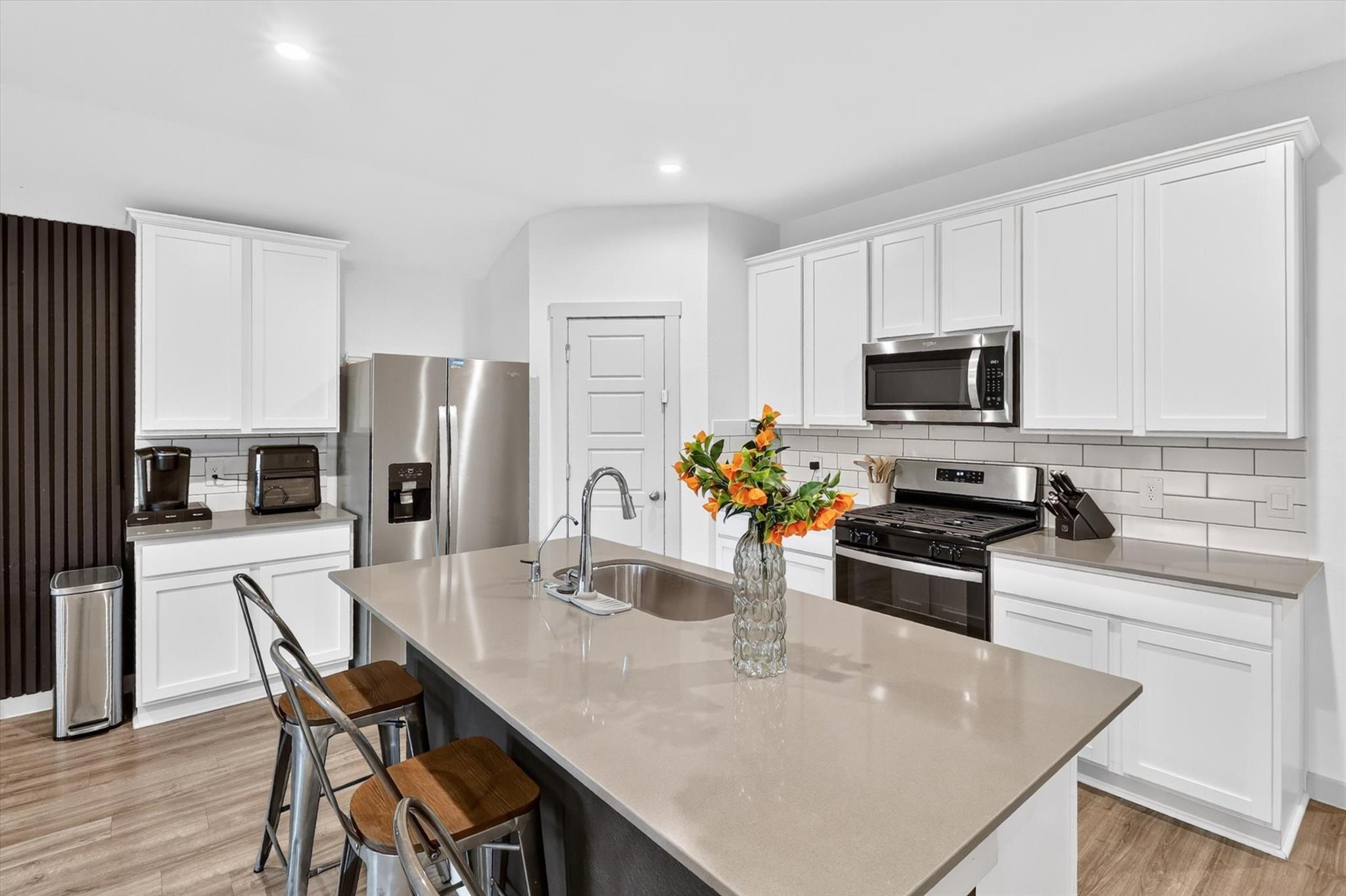7907 Sleek Flock Lane