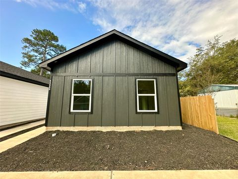 Photo of 11559 Persimmon Street, Willis, TX 77318 (MLS # 27028064)