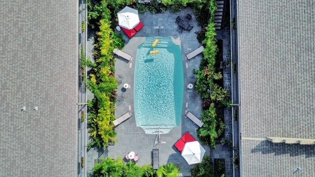 1410 Hyde Park Boulevard 203