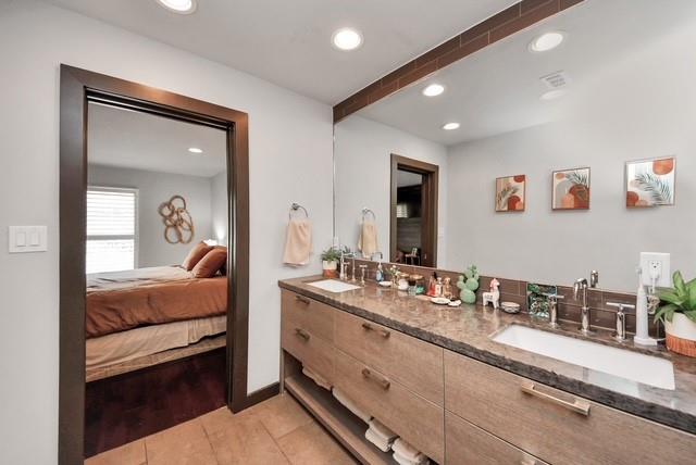 1410 Hyde Park Boulevard 203