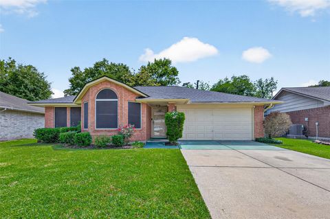 Photo of 2502 Old Oak Lane, Houston, TX 77339 (MLS # 63333812)