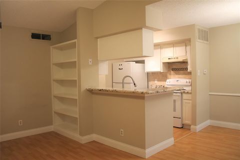 Photo of 2120 El Paseo Street #2810, Houston, TX 77054 (MLS # 48215245)