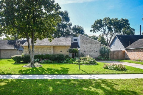 Photo of 22531 Indian Ridge Dr DR, Katy, TX 77450 (MLS # 43086013)