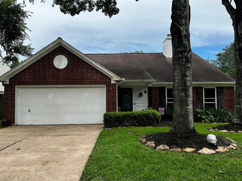 Homes For Sale - 4005 Spring Meadow Drive<br/> Pearland, TX 77584