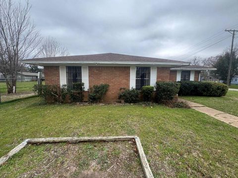 Photo of 1209 W 2nd Street, Hearne, TX 77859 (MLS # 81194901)