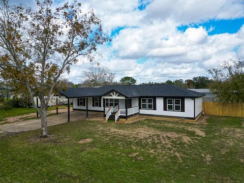 Photo of 2311 8th Street, Liverpool, TX 77577 (MLS # 17478227)