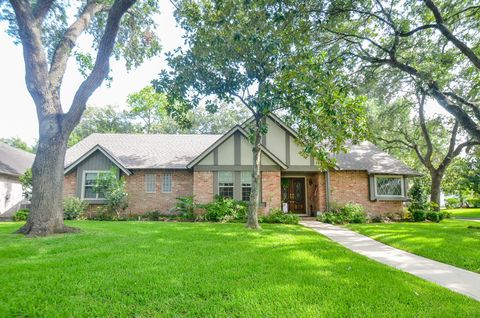 Photo of 3015 Bainbridge Court, Sugar Land, TX 77478 (MLS # 64990573)