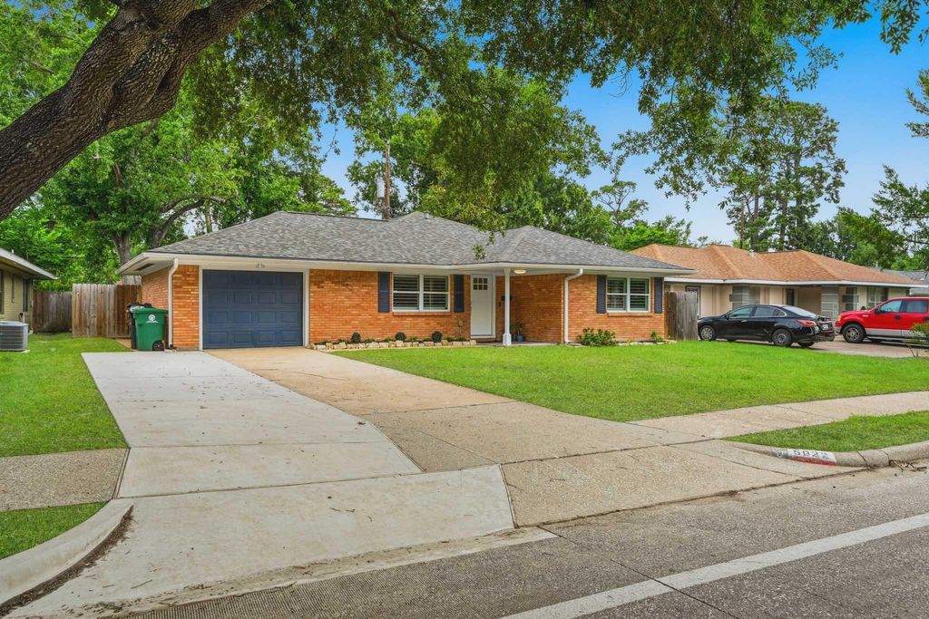 Photo of 5022 W 43rd Street, Houston, TX 77092 (MLS # 65146813)