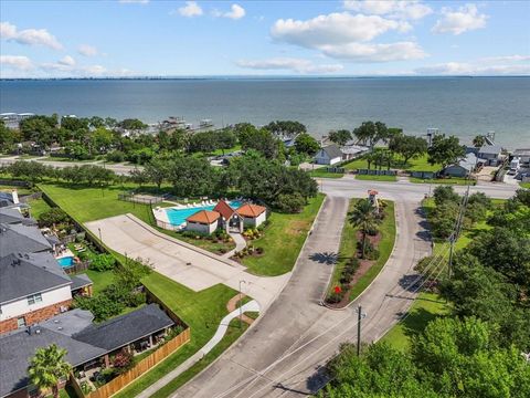 Photo of 207 Sea Breeze Drive, Bacliff, TX 77518 (MLS # 16491312)