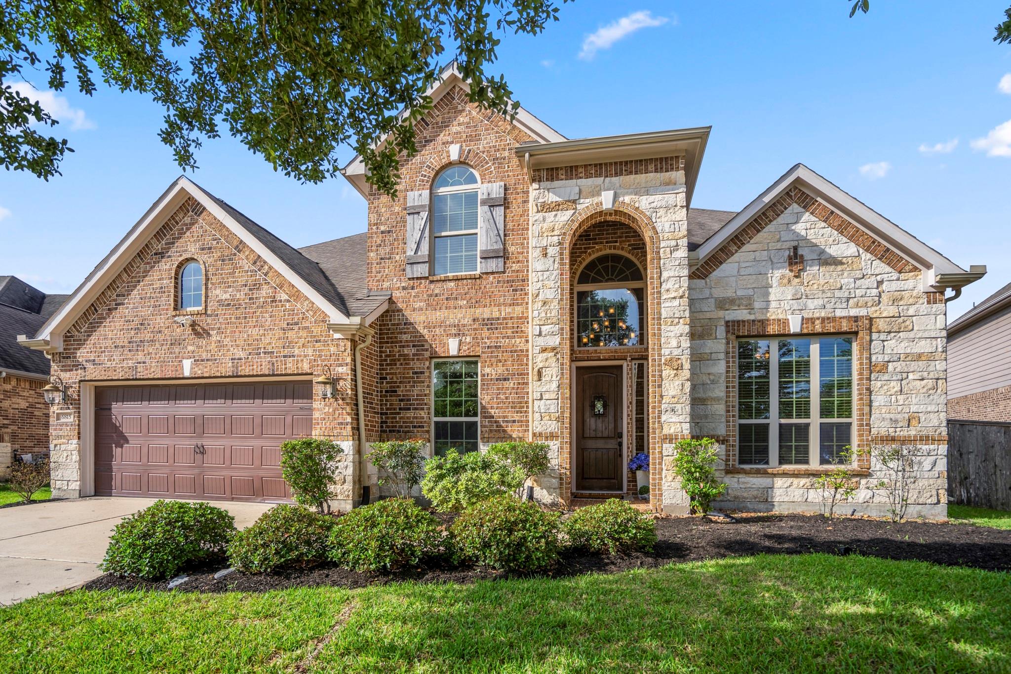 6815 Cottonwood Crest Lane