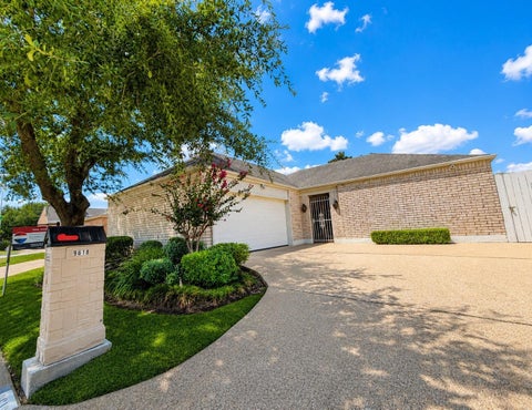 Photo of 9618 S Caraway Lane, Houston, TX 77036 (MLS # 97379638)