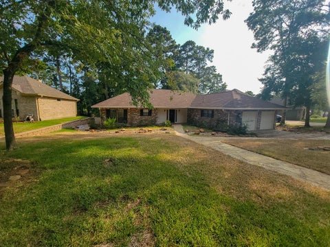 Photo of 813 River Oaks Dr, Huntsville, TX 77340 (MLS # 44691957)
