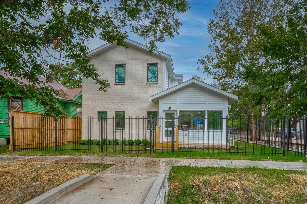 Photo of 2702 Delano Street, Houston, TX 77004 (MLS # 74877534)