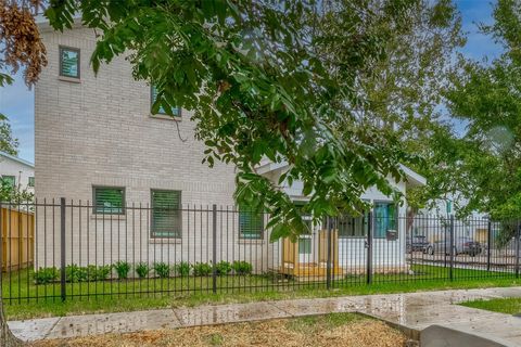 Photo of 2702 Delano Street, Houston, TX 77004 (MLS # 74877534)