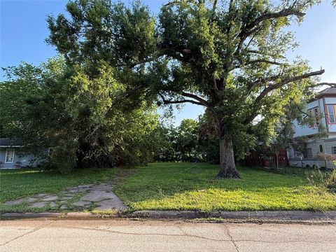 Photo of 5307 Willow Glen Drive, Houston, TX 77033 (MLS # 13520879)