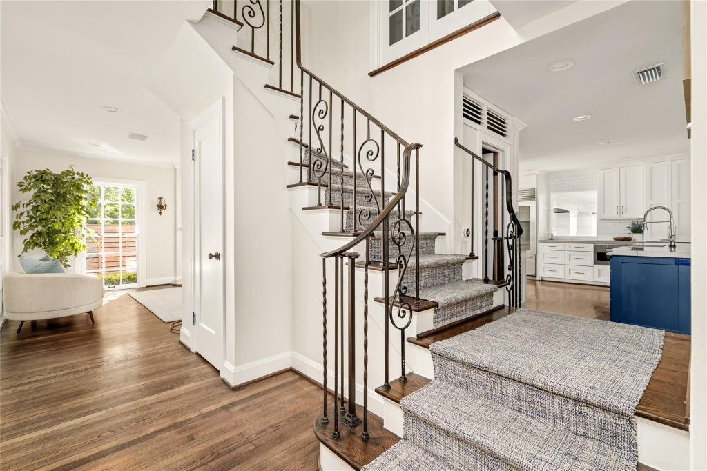 Photo of 3105 Locke Lane, Houston, TX 77019 (MLS # 82082969)