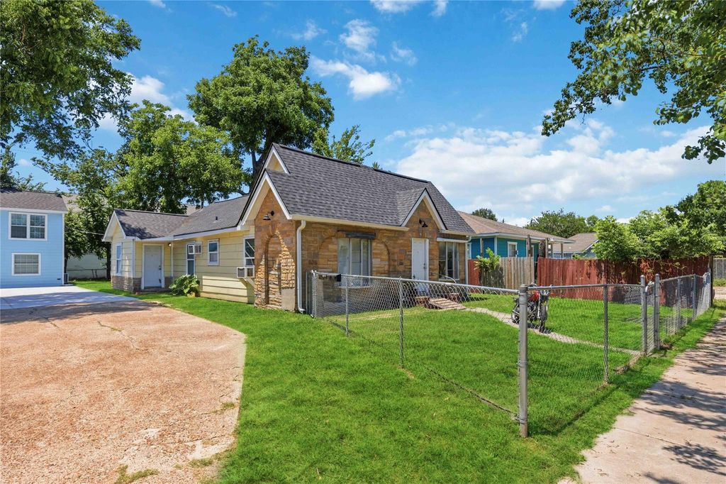 Photo of 626 Henke Street #A, Houston, TX 77020 (MLS # 16027882)