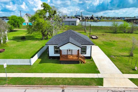 Photo of 1122 W 2nd Street, Freeport, TX 77541 (MLS # 36487415)