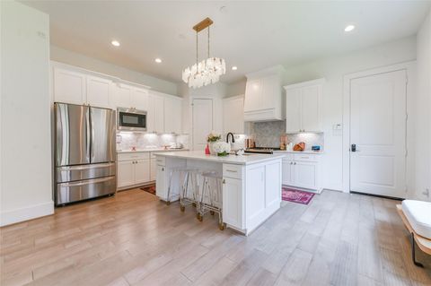 Photo of 5233 Darling Street, Houston, TX 77007 (MLS # 69368152) Photo of 5233 Darling Street, Houston, TX 77007 (MLS # 69368152)