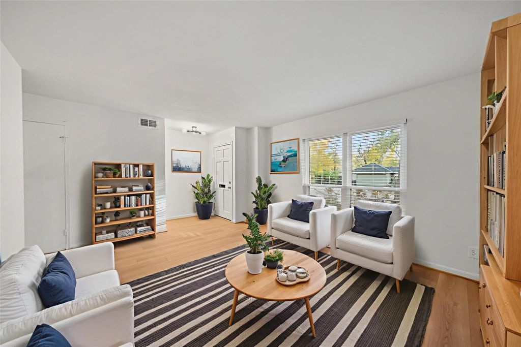 Photo of 9654 Westview Drive #9, Houston, TX 77055 (MLS # 27032127)